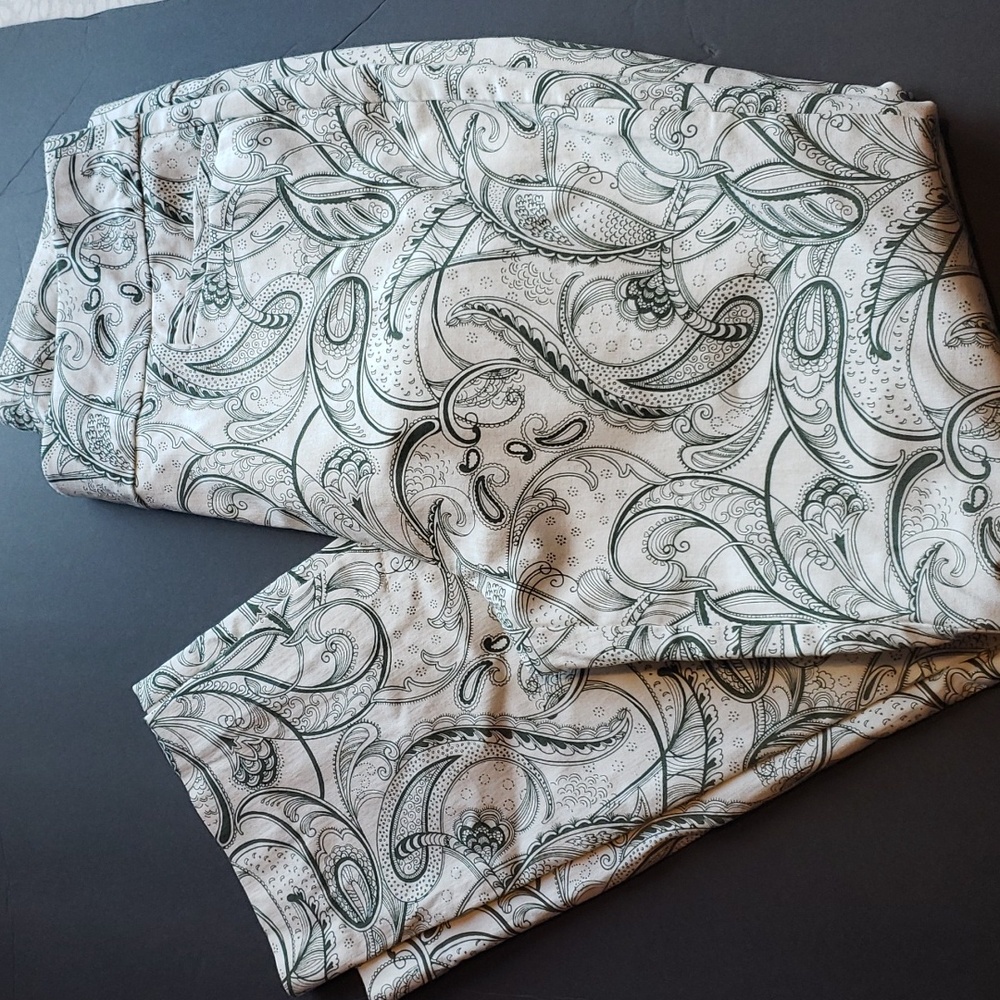 Chico's White Capris with Green Paisley Print - Size 00 or XS